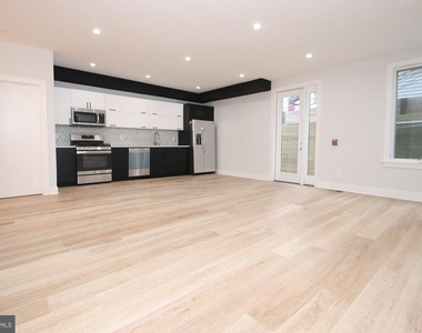 810 N Uber Street - Photo Thumbnail 2