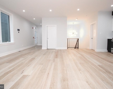 810 N Uber Street - Photo Thumbnail 11