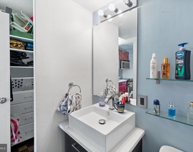 224 W Rittenhouse Square - Photo Thumbnail 8