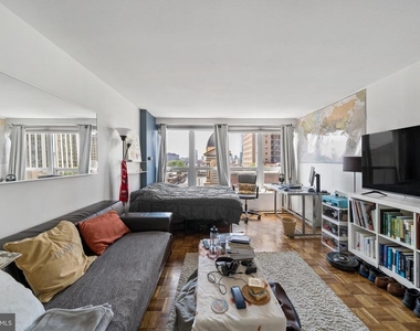224 W Rittenhouse Square - Photo Thumbnail 1