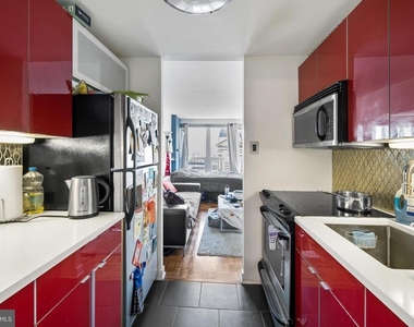 224 W Rittenhouse Square - Photo Thumbnail 3