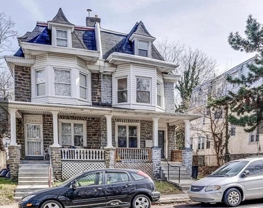 524 E Johnson Street - Photo Thumbnail 3