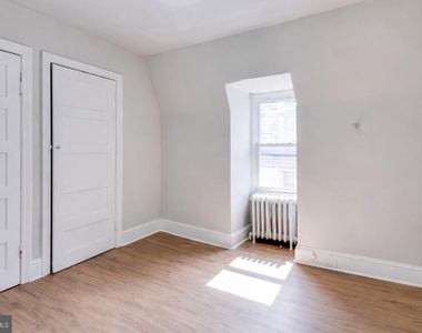 524 E Johnson Street - Photo Thumbnail 5