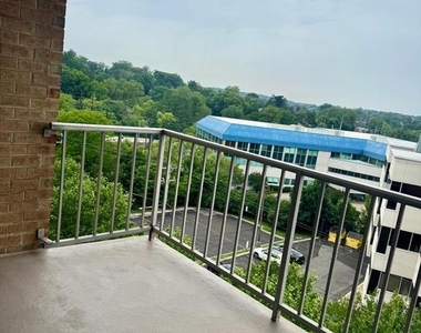 100 West Avenue - Photo Thumbnail 11