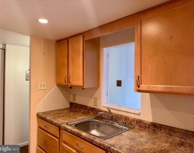 100 West Avenue - Photo Thumbnail 2
