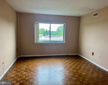 100 West Avenue - Photo Thumbnail 6