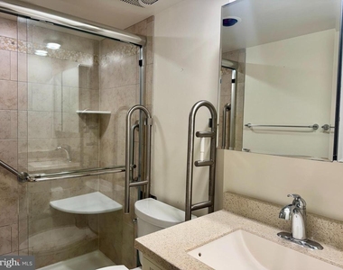 100 West Avenue - Photo Thumbnail 10