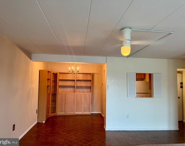 100 West Avenue - Photo Thumbnail 5