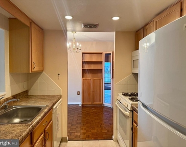 100 West Avenue - Photo Thumbnail 1