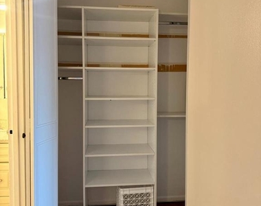 100 West Avenue - Photo Thumbnail 8
