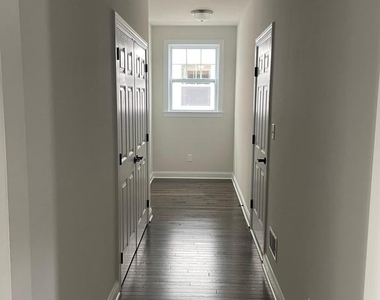 512 Lewis Street - Photo Thumbnail 2