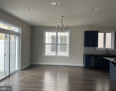 512 Lewis Street - Photo Thumbnail 6
