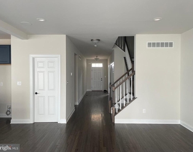 512 Lewis Street - Photo Thumbnail 3