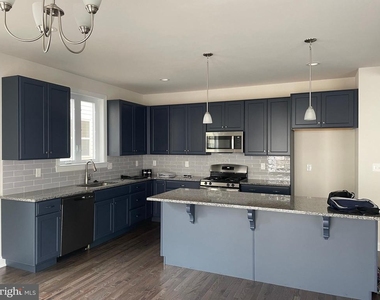 512 Lewis Street - Photo Thumbnail 5