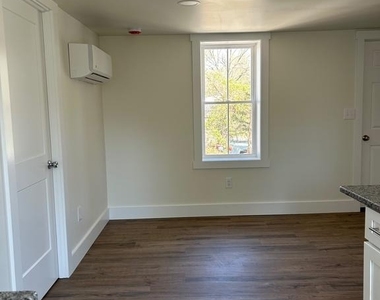 146 N Walnut Street - Photo Thumbnail 12