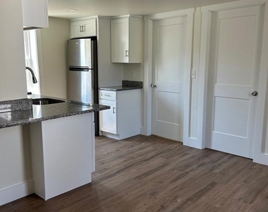 146 N Walnut Street - Photo Thumbnail 11