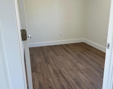 146 N Walnut Street - Photo Thumbnail 13