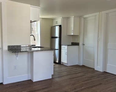 146 N Walnut Street - Photo Thumbnail 3