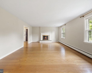 1026 Waltham Road - Photo Thumbnail 6