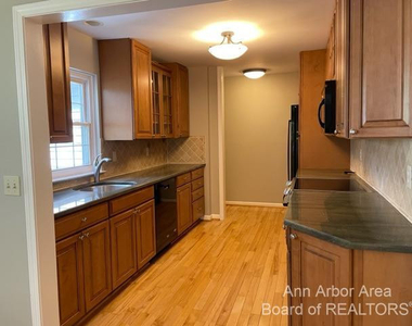 4299 Pine Ridge Court - Photo Thumbnail 7