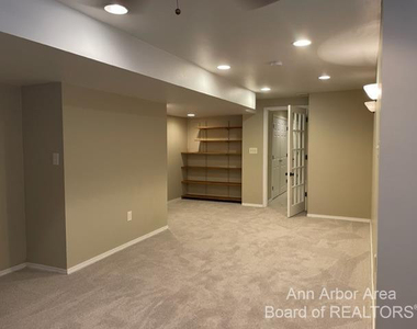 4299 Pine Ridge Court - Photo Thumbnail 15