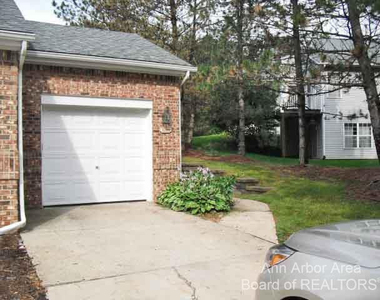 4299 Pine Ridge Court - Photo Thumbnail 17
