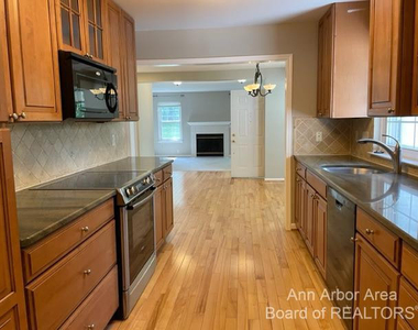4299 Pine Ridge Court - Photo Thumbnail 6