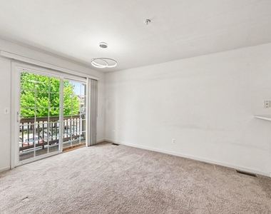 2878 Barclay Way - Photo Thumbnail 12