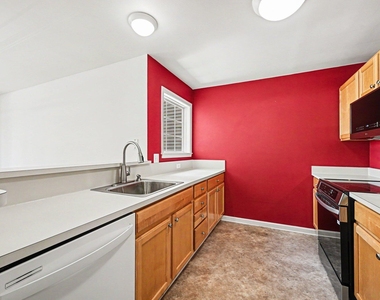 2878 Barclay Way - Photo Thumbnail 10