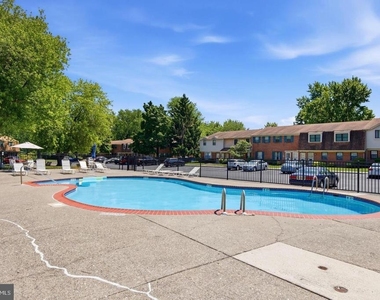 1155 York Road - Photo Thumbnail 3