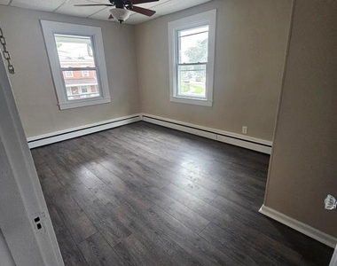237 Cleveland St - Photo Thumbnail 5