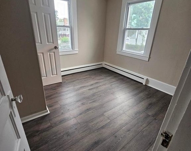 237 Cleveland St - Photo Thumbnail 7
