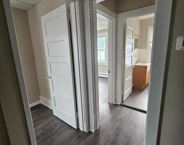 237 Cleveland St - Photo Thumbnail 4