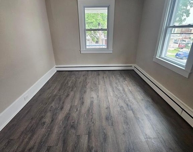 237 Cleveland St - Photo Thumbnail 6