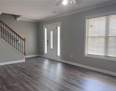115 Dover Court E - Photo Thumbnail 3