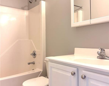 115 Dover Court E - Photo Thumbnail 12