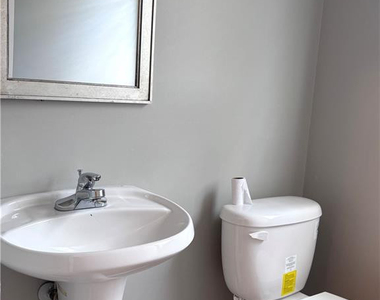 115 Dover Court E - Photo Thumbnail 6