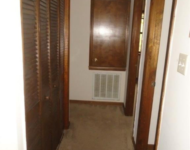 5906 Notblake Avenue - Photo Thumbnail 9