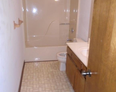 5906 Notblake Avenue - Photo Thumbnail 8