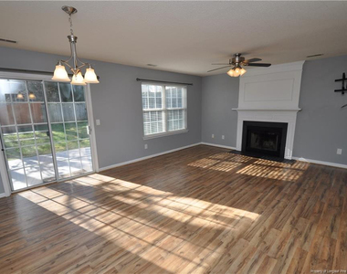 202 Thorncrest Drive - Photo Thumbnail 7