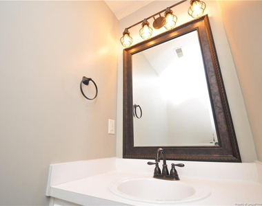 202 Thorncrest Drive - Photo Thumbnail 13