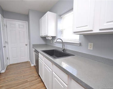 202 Thorncrest Drive - Photo Thumbnail 8
