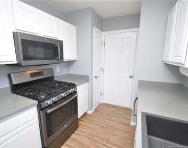 202 Thorncrest Drive - Photo Thumbnail 9