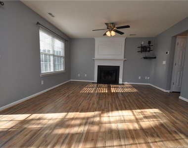 202 Thorncrest Drive - Photo Thumbnail 6