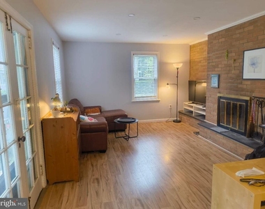 218 Birch Avenue - Photo Thumbnail 3