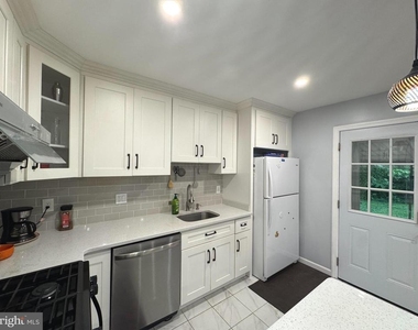 218 Birch Avenue - Photo Thumbnail 10