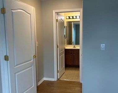 136 Lionheart Lane - Photo Thumbnail 16