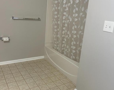 136 Lionheart Lane - Photo Thumbnail 17