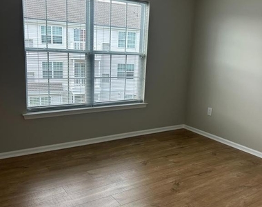 136 Lionheart Lane - Photo Thumbnail 9