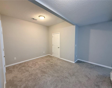 455 Crusaders Drive - Photo Thumbnail 15